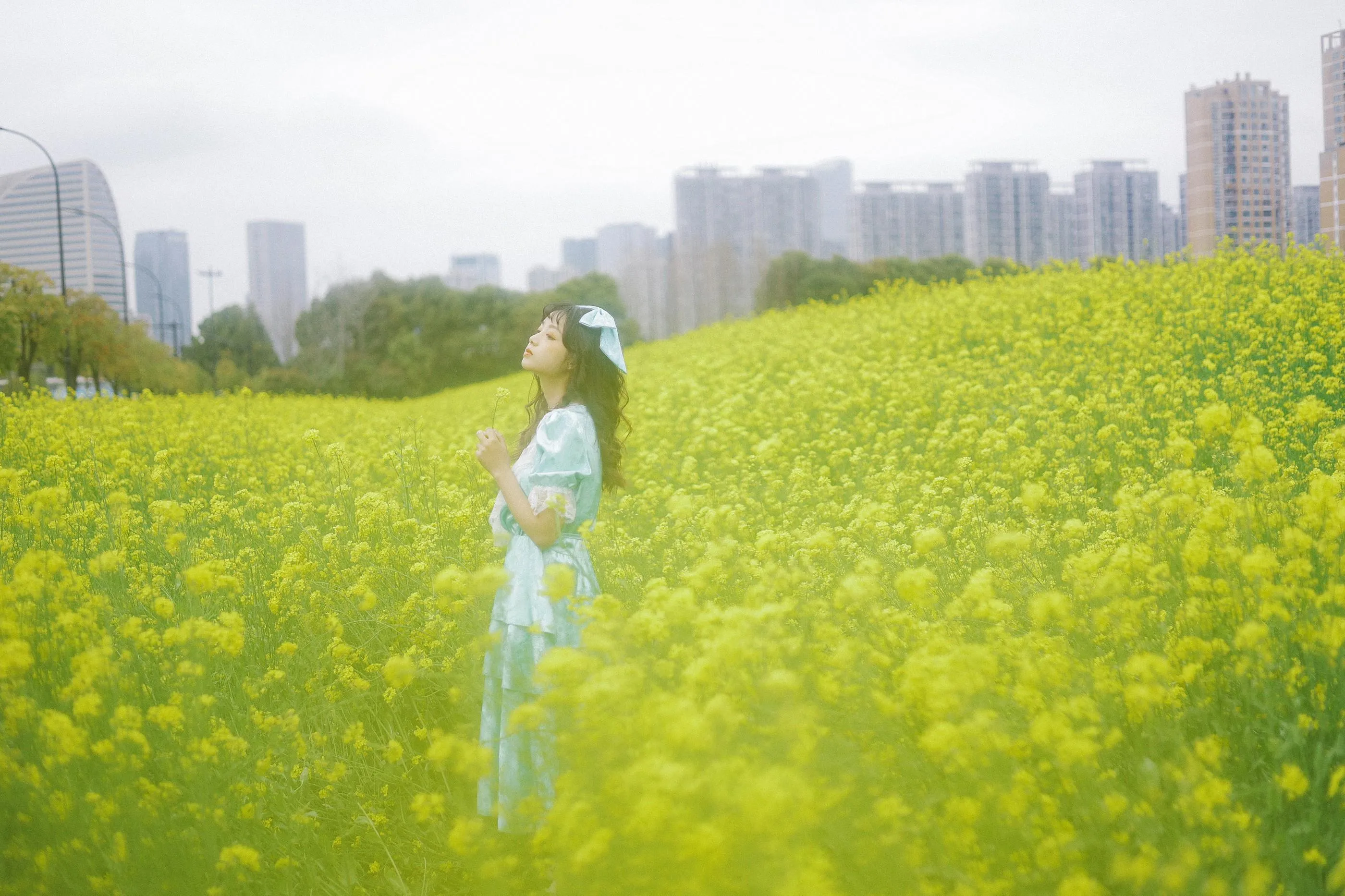 [艺图语] 2022.05.26 黄色花海 芊芊 [24P]插图6